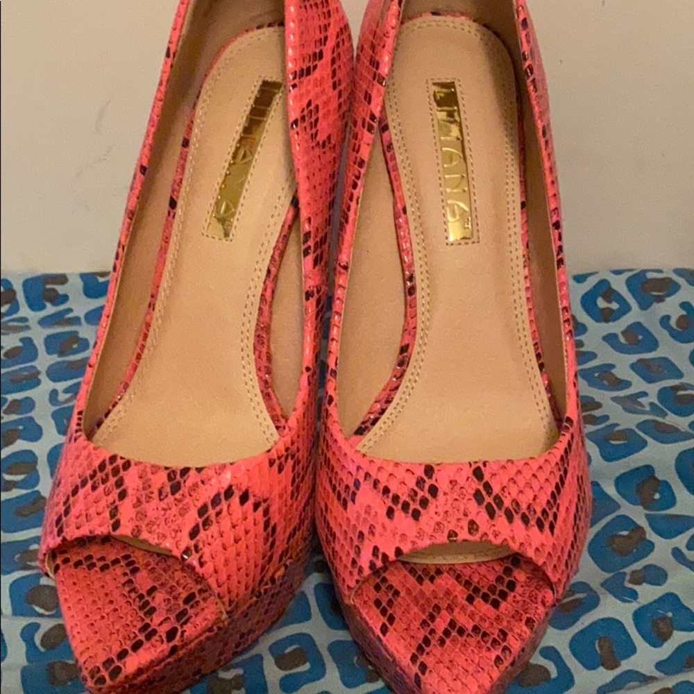 Heels - Picture 2 of 2